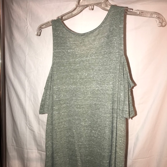 Green off the shoulder top - Picture 5 of 5